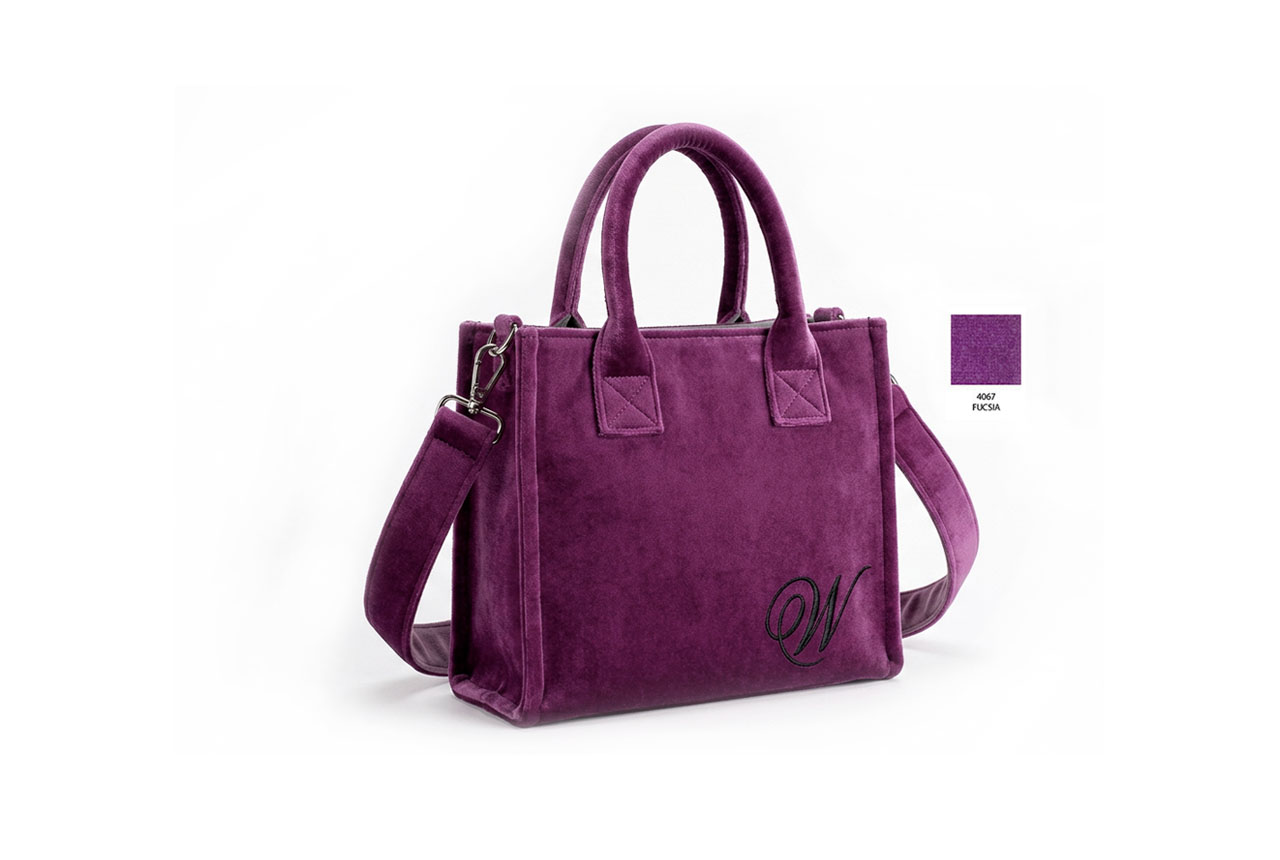 Borsa di velluto con tracolla colore Fucsia Borsa con tracolla in velluto colore Fucsia